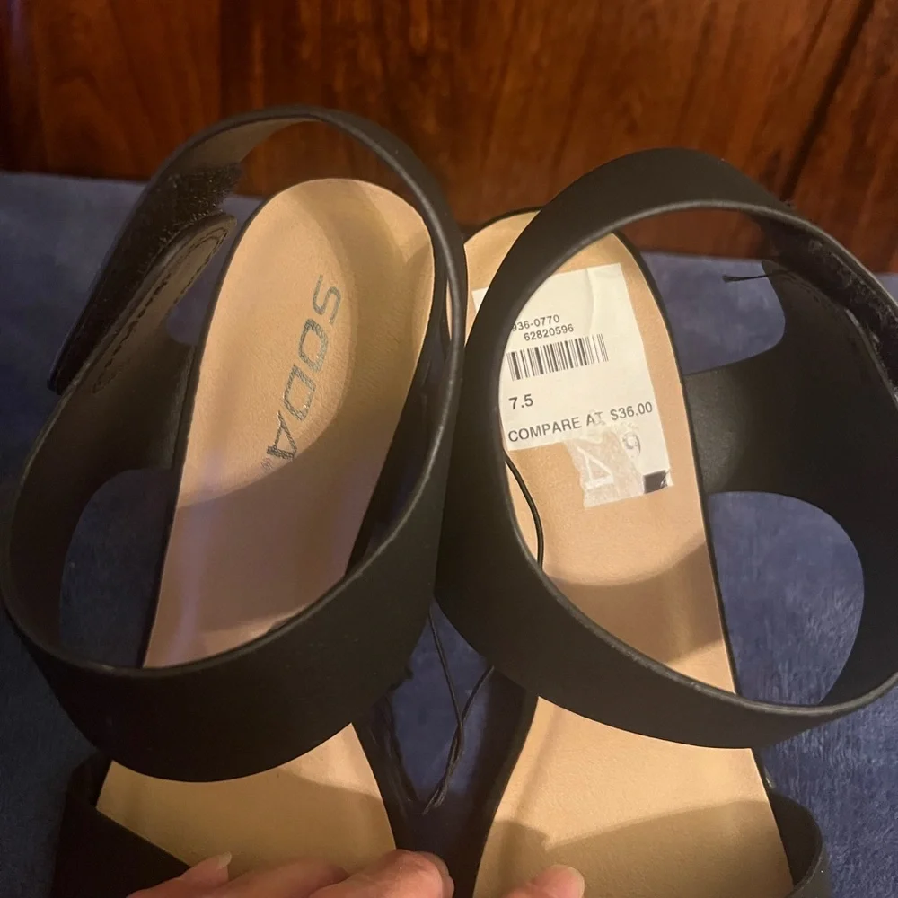 Soda Black Womens size 7.5 Sandals, Velcro felt like straps, new with tag - Picture 4 of 9